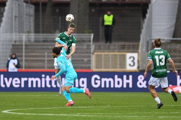 -1. FC 1905 Schweinfurt vs. TSV Hoffenheim II, Sachs-Stadion Football, 3. Liga -1. FC 1905 Schweinfurt vs. TSV Hoffenheim II 8 Nov 2025 Sachs-Stadion , Schweinfurt, Germany Image: Thomas Meißner (Schweinfurt) in action. DFL REGULATIONS PROHIBIT ANY USE OF PHOTOGRAPHS AS IMAGE SEQUENCES AND OR QUASI-VIDEO Schweinfurt Sachs-Stadion Bayern Germany Copyright: xPresseFotoxEvansx