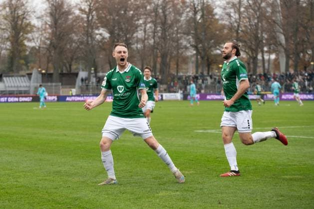 -1. FC 1905 Schweinfurt vs. TSV Hoffenheim II, Sachs-Stadion Football, 3. Liga -1. FC 1905 Schweinfurt vs. TSV Hoffenheim II 8 Nov 2025 Sachs-Stadion , Schweinfurt, Germany Image: Joshua Endres (Schweinfurt) celebrating his goal to the 2:0. DFL REGULATIONS PROHIBIT ANY USE OF PHOTOGRAPHS AS IMAGE SEQUENCES AND OR QUASI-VIDEO Schweinfurt Sachs-Stadion Bayern Germany Copyright: xPresseFotoxEvansx
