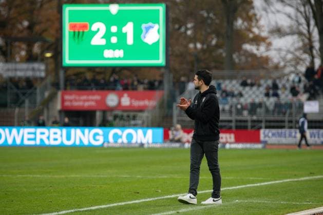 -1. FC 1905 Schweinfurt vs. TSV Hoffenheim II, Sachs-Stadion Football, 3. Liga -1. FC 1905 Schweinfurt vs. TSV Hoffenheim II 8 Nov 2025 Sachs-Stadion , Schweinfurt, Germany Image: Trainer Victor Kleinheinz (Schweinfurt) in the coaching zone. DFL REGULATIONS PROHIBIT ANY USE OF PHOTOGRAPHS AS IMAGE SEQUENCES AND OR QUASI-VIDEO Schweinfurt Sachs-Stadion Bayern Germany Copyright: xPresseFotoxEvansx