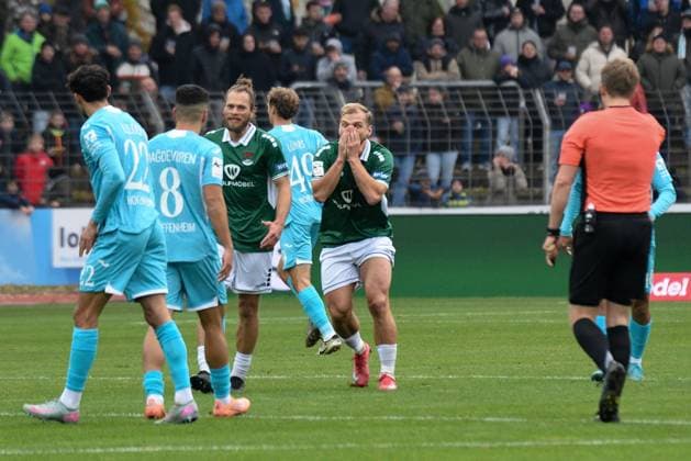 -1. FC 1905 Schweinfurt vs. TSV Hoffenheim II, Sachs-Stadion Football, 3. Liga -1. FC 1905 Schweinfurt vs. TSV Hoffenheim II 8 Nov 2025 Sachs-Stadion , Schweinfurt, Germany Image: Johannes Geis (Schweinfurt) in shock over called foul. DFL REGULATIONS PROHIBIT ANY USE OF PHOTOGRAPHS AS IMAGE SEQUENCES AND OR QUASI-VIDEO Schweinfurt Sachs-Stadion Bayern Germany Copyright: xPresseFotoxEvansx