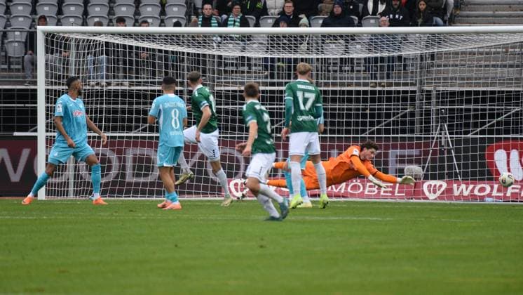 -1. FC 1905 Schweinfurt vs. TSV Hoffenheim II, Sachs-Stadion Football, 3. Liga -1. FC 1905 Schweinfurt vs. TSV Hoffenheim II 8 Nov 2025 Sachs-Stadion , Schweinfurt, Germany Image: The goal from Kristian Böhnlein (Schweinfurt) hitting the net. DFL REGULATIONS PROHIBIT ANY USE OF PHOTOGRAPHS AS IMAGE SEQUENCES AND OR QUASI-VIDEO Schweinfurt Sachs-Stadion Bayern Germany Copyright: xPresseFotoxEvansx