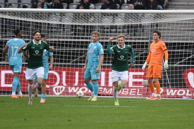 -1. FC 1905 Schweinfurt vs. TSV Hoffenheim II, Sachs-Stadion Football, 3. Liga -1. FC 1905 Schweinfurt vs. TSV Hoffenheim II 8 Nov 2025 Sachs-Stadion , Schweinfurt, Germany Image: Jakob Tranziska (Schweinfurt) celebrates as the goal from Kristian Böhnlein (Schweinfurt) hitting the net. DFL REGULATIONS PROHIBIT ANY USE OF PHOTOGRAPHS AS IMAGE SEQUENCES AND OR QUASI-VIDEO Schweinfurt Sachs-Stadion Bayern Germany Copyright: xPresseFotoxEvansx