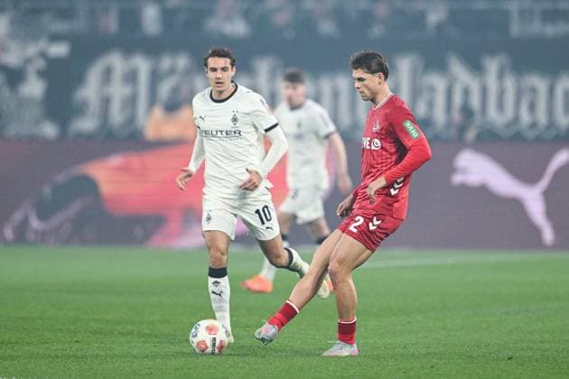 08 11 2025, Football, 1 Bundesliga, 11 Matchday Season 2025 2026, Borussia Mönchengladbach 1 FC Köln, Florian Neuhaus Borussia Mönchengladbach , Joël Schmied 1 FC Köln xRHR PHOTO TKx Copyright: RHR-FOTOx RHR-FOTO TK