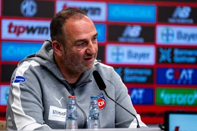 LEVERKUSEN, GERMANY - NOVEMBER 8: 1. FC Heidenheim 1846 head coach Frank Schmidt attends a press conference, PK, Pressekonferenz after the Bundesliga match between Bayer 04 Leverkusen and 1. FC Heidenheim 1846 at BayArena on November 8, 2025 in Leverkusen, Germany. (Photo by Rene Nijhuis) SPO  Copyright: xRenexNijhuis