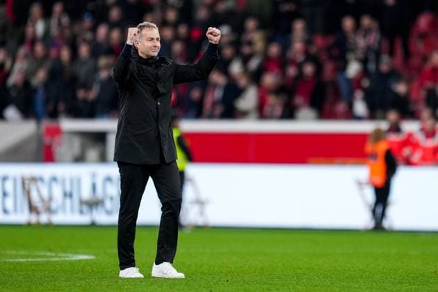LEVERKUSEN, GERMANY - NOVEMBER 8: Bayer 04 Leverkusen head coach Kasper Hjulmand celebrates his team s win after the Bundesliga match between Bayer 04 Leverkusen and 1. FC Heidenheim 1846 at BayArena on November 8, 2025 in Leverkusen, Germany. (Photo by Rene Nijhuis) SPO  Copyright: xRenexNijhuis