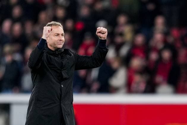 LEVERKUSEN, GERMANY - NOVEMBER 8: Bayer 04 Leverkusen head coach Kasper Hjulmand celebrates his team s win after the Bundesliga match between Bayer 04 Leverkusen and 1. FC Heidenheim 1846 at BayArena on November 8, 2025 in Leverkusen, Germany. (Photo by Rene Nijhuis) SPO  Copyright: xRenexNijhuis