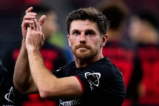 LEVERKUSEN, GERMANY - NOVEMBER 8: Jonas Hofmann of Bayer 04 Leverkusen applauds the fans after the Bundesliga match between Bayer 04 Leverkusen and 1. FC Heidenheim 1846 at BayArena on November 8, 2025 in Leverkusen, Germany. (Photo by Rene Nijhuis) SPO  Copyright: xRenexNijhuis