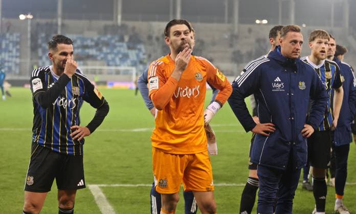 08 11 2025, Football, Men, 3 League, Season 2025 2026, 1 FC Saarbrücken TSV Havelse, Disappointment among the players of 1 FC Saarbrücken after the match, Kasim Rabihic 1 FC Saarbruecken , Phillip Menzel 1 FC Saarbruecken , Robin Bormuth 1 FC Saarbruecken Saarbrücken Ludwigsparkstadion Saarland Germany EN Copyright: xFabianxKleerx