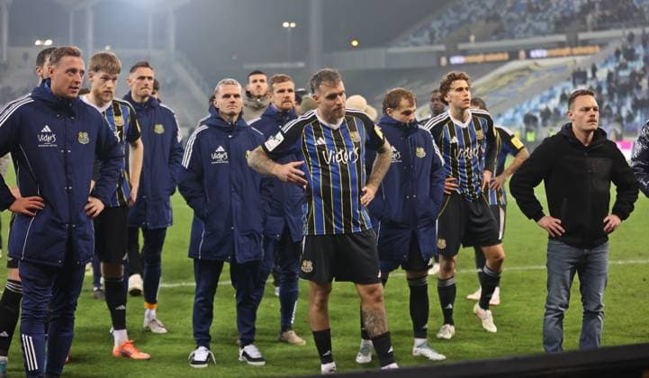 08 11 2025, Football, Men, 3 League, Season 2025 2026, 1 FC Saarbrücken TSV Havelse, Disappointment among the players of 1 FC Saarbrücken after the match, Robin Bormuth 1 FC Saarbruecken , Florian Pick 1 FC Saarbruecken , Patrick Schmidt 1 FC Saarbruecken , Philip Fahrner 1 FC Saarbruecken , Lasse Wilhelm 1 FC Saarbruecken , Patrick Sontheimer 1 FC Saarbruecken Saarbrücken Ludwigsparkstadion Saarland Germany EN Copyright: xFabianxKleerx