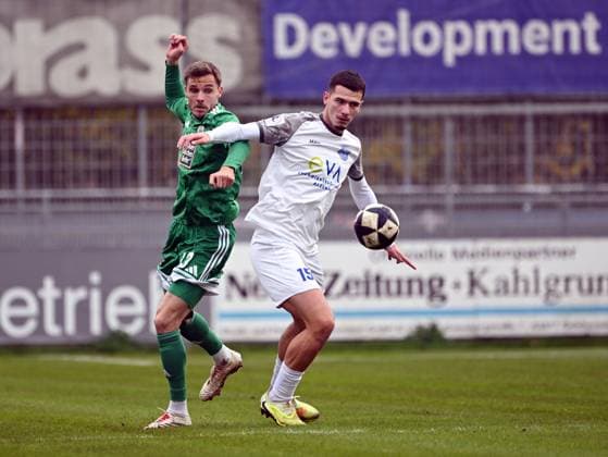 08 11 2025, xjhx, Soccer Regionalliga Suedwest, Bayern Alzenau FC 08 Homburg v l Nils Roeseler FC Homburg , Filip Pandza Bayern Alzenau DFL DFB REGULATIONS PROHIBIT ANY USE OF PHOTOGRAPHS as IMAGE SEQUENCES and or QUASI VIDEO Alzenau