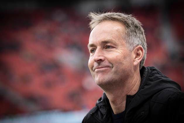 LEVERKUSEN, GERMANY - NOVEMBER 8: Kasper Hjulmand (Head Coach Bayer 04 Leverkusen) smiling before the Bundesliga match (gameday 10) between Bayer 04 Leverkusen vs. 1. FC Heidenheim at BayArena on November 8, 2025 in Leverkusen, Germany. (Photo by Axel Kohring Beautiful Sports) DFL REGULATIONS PROHIBIT ANY USE OF PHOTOGRAPHS AS IMAGE SEQUENCES AND OR QUASI-VIDEO. Nordrhein-Westfalen Germany Copyright: xBEAUTIFULxSPORTS AxelxKohringx