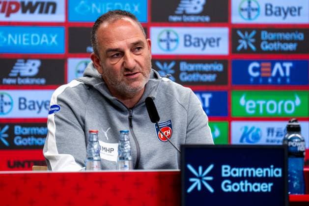 LEVERKUSEN, GERMANY - NOVEMBER 8: 1. FC Heidenheim 1846 head coach Frank Schmidt attends a press conference, PK, Pressekonferenz after the Bundesliga match between Bayer 04 Leverkusen and 1. FC Heidenheim 1846 at BayArena on November 8, 2025 in Leverkusen, Germany. (Photo by Rene Nijhuis) SPO  Copyright: xRenexNijhuis