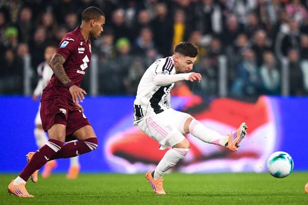 2025-11-08 Juventus FC v Torino FC - Serie A TURIN, ITALY - NOVEMBER 8: Francisco Conceicao of Juventus FC battles for the ball with Cyril Ngonge of Torino FC during the Serie A match between Juventus FC and Torino FC at Juventus Stadium on November 8, 2025 in Turin, Italy. (Photo by Alberto Gandolfo BSR Agency) Turin Italy Content not available for redistribution in The Netherlands directly or indirectly through any third parties. Copyright: xBSRxAgencyx