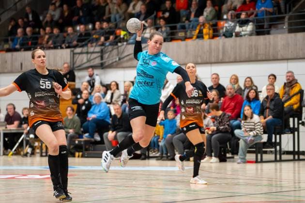 Handball I Women I Season 2025 2026 I DHB Cup I Quarter-finals I VfL Waiblingen Thüringer HC I 08 11 2025 Csenge Kuczora 59, Thüringer HC im Wurf Waiblingen Rundsporthalle Baden Württemberg Germany Copyright: xLobeca MaxxPetershansx
