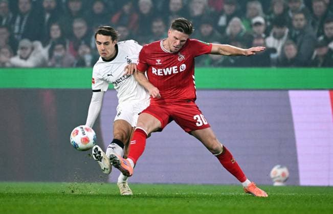 Football, Bundesliga, Germany, Men, Season 2025 2026, Matchday 10, Borussia Park Mönchengladbach, Bor Mönchengladbach 1 FC Köln Florian Neuhaus BMG , Marius Bülter KOE Action