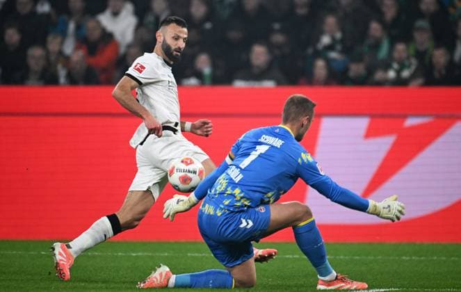 Football, Bundesliga, Germany, Men, Season 2025 2026, Matchday 10, Borussia Park Mönchengladbach, Bor Mönchengladbach 1 FC Köln Franck Honorat BMG , Marvin Schwäbe KOE Action
