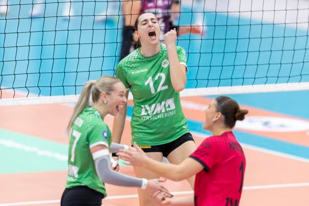 DVV Cup Round of 16 Womens Black and White Erfurt vs Black and White Erfurt vs USC Münster Erfurt 08 11 2025 Jubel, Anke Waelkens 12 USC Münster DVV Cup Round of 16 Womens Black and White Erfurt vs Black and White Erfurt vs USC Münster Riethsporthalle Erfurt 08 11 2025 Copyright: xBEAUTIFULxSPORTS Duehringx