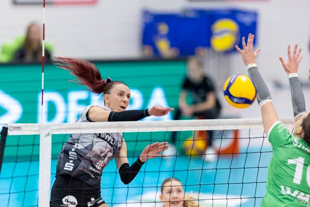 DVV Cup Round of 16 Womens Black and White Erfurt vs Black and White Erfurt vs USC Münster Erfurt 08 11 2025 Isabel Kova i 11 Black and White Erfurt vs Amelie Strothoff 10 USC Münster DVV Cup Round of 16 Womens Black and White Erfurt vs Black and White Erfurt vs USC Münster Riethsporthalle Erfurt 08 11 2025 Copyright: xBEAUTIFULxSPORTS Duehringx
