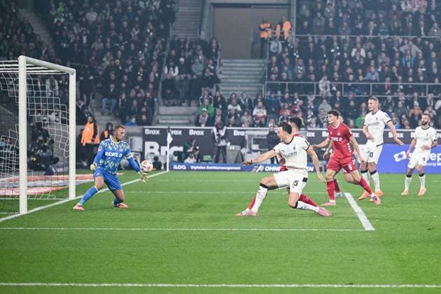 08 11 2025, Football, 1 Bundesliga, Matchday 11 Season 2025 2026, Borussia Mönchengladbach 1 FC Köln, Goal chance Marvin Schwäbe 1 FC Köln , Haris TabakoviÄ‡ Borussia Mönchengladbach xRHR PHOTO TKx Copyright: RHR-FOTOx RHR-FOTO TK