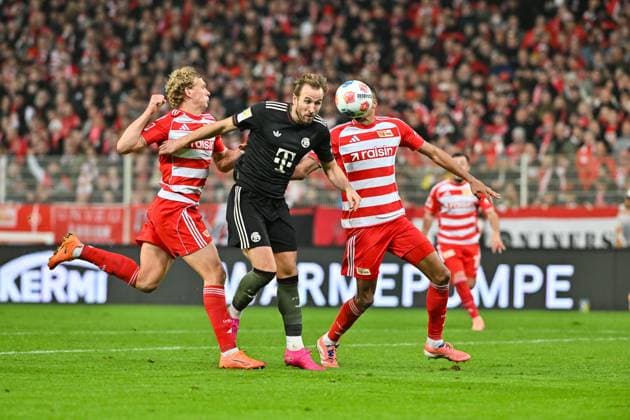 Bundesliga 1 FC Union Berlin FC Bayern Munich 08 11 2025 berlin, GERMANY 8 NOVEMBER in the duel Leopold QUERFELD Union Berlin 14 and Harry KANE FC Bayern Munich 9 and Danilho DOEKHI Union Berlin 5 during the Bundesliga match between 1 FC Union Berlin and FC Bayern Munich on match day 10 at Stadion an der alten Försterei on November 8, 2025 in Berlin, Germany DFL REGULATES PROHIBIT ANY USE OF PHOTOGRAPHS AS IMAGE SEQUENCES AND OR QUASI VIDEO Copyright: xBEAUTIFULxSPORTS Goldbergx