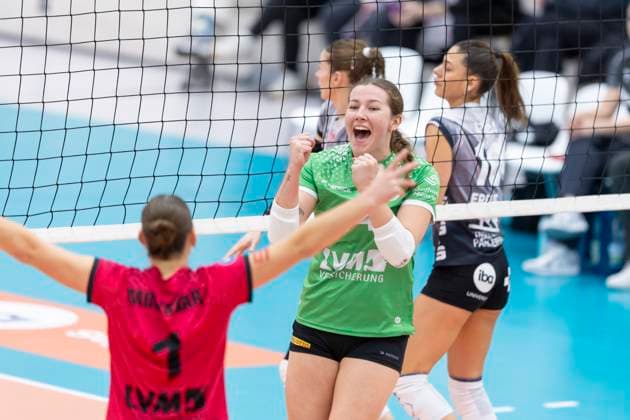 DVV Cup Round of 16 Womens Black and White Erfurt vs Black and White Erfurt vs USC Münster Erfurt 08 11 2025 Jubel, Brianna Ford 14 USC Münster and Pippa Molenaar 1 USC Münster DVV Cup Round of 16 Womens Black and White Erfurt vs Black and White Erfurt vs USC Münster Riethsporthalle Erfurt 08 11 2025 Copyright: xBEAUTIFULxSPORTS Duehringx