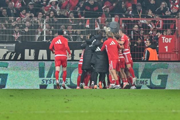 Bundesliga 1 FC Union Berlin FC Bayern Munich 08 11 2025 berlin, GERMANY 8 NOVEMBER cheers of the home side after Danilho DOEKHI Union Berlin 5 goal goal scorer joy Happy during the Bundesliga match between 1 FC Union Berlin and FC Bayern Munich on matchday 10 at Stadion an der alten Försterei on November 8, 2025 in Berlin, Germany DFL REGULATES PROHIBIT ANY USE OF PHOTOGRAPHS AS IMAGE SEQUENCES AND OR QUASI VIDEO Copyright: xBEAUTIFULxSPORTS Goldbergx