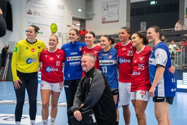 HSG Blomberg Lippe GER vs Valur Reykjavik ISL , Handball, EHF European League Women, Qualification Round 3, 08 11 2025, Season 2025 2026, Blomberg Players of HSG Blomberg Lippe GER and Valur Reykjavik ISL Blomberg Sporthalle an der Ulmenallee Germany