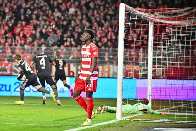 Bundesliga 1 FC Union Berlin FC Bayern Munich 08 11 2025 berlin, GERMANY 8 NOVEMBER after the equalizer to 2 2 by Harry KANE FC Bayern Munich 9 Derrick KÖHN Union Berlin 39 and Frederik RÖNNOW Union Berlin 1 disappointed goal scorer Freude Happy during the Bundesliga match between 1 FC Union Berlin and FC Bayern Munich on matchday 10 at Stadion an der alten Försterei on November 8, 2025 in Berlin, Germany DFL REGULATES PROHIBIT ANY USE OF PHOTOGRAPHS AS IMAGE SEQUENCES AND OR QUASI VIDEO Copyright: xBEAUTIFULxSPORTS Goldbergx
