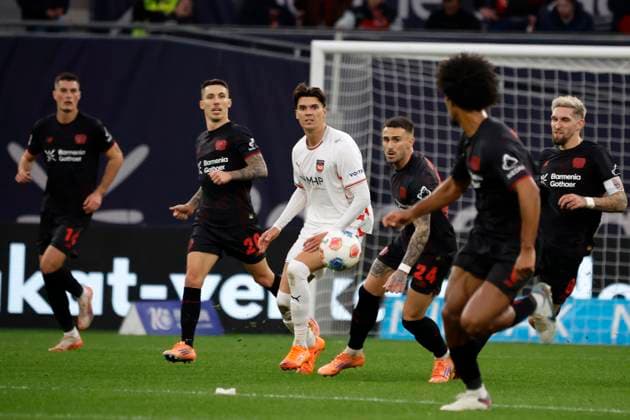 Leverkusen, Germany, 1 Soccer Bundesliga 10 Matchday Season 2025 26 Bayer 04 Leverkusen 1 FC Heidenheim 6 0 on 08 11 2025 at Bay Arena in Leverkusen Mathias Honsak 17 HDH 3 v li is powerless against Leverkusens superior numbers