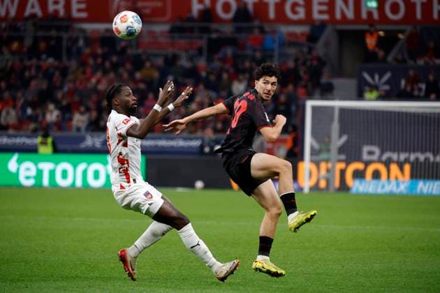 Leverkusen, Germany, 1 Soccer Bundesliga 10 Matchday Season 2025 26 Bayer 04 Leverkusen 1 FC Heidenheim 6 0 on 08 11 2025 at Bay Arena in Leverkusen Omar TRAORE HDM left and Ibrahim MAZA LEV right