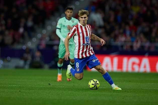 Pablo Barrios (Atletico de Madrid) controls the ball during the LaLiga EA Sports match between AtlÃ tico Madrid v Levante UD at Estadio Riyadh Air Metropolitano on November 8, 2025 in Madrid, Spain. (Photo by Manu Reino DeFodi Images)