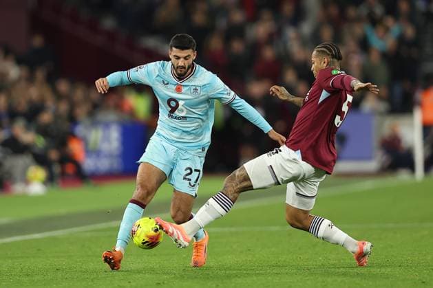 8th November 2025; London Stadium, London, England; Premier League Football, West Ham United versus Burnley; Armando Broja of Burnley is tackled by Igor of West Ham United  KatiexChan