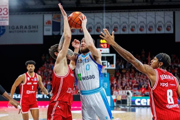Richard Balint BMA365 Bamberg Baskets, 11 , Logan Johnson Frankfurt Skyliners, 00 , Demarcus Demonia BMA365 Bamberg Baskets, 08 , BMA365 Bamberg Baskets vs Frankfurt Skyliners, Basketball, easyCredit BBL, Matchday 7, 08 11 2025 BMA365 Bamberg Baskets vs Frankfurt Skyliners, Basketball, easyCredit BBL, Matchday 7, 08 11 2025 Bamberg Copyright: xEibner-Pressefoto G.xSantemizx EP_EER
