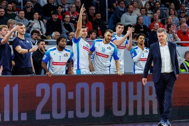 Team, squad, cheers, jubilation, positive emotions, positive emotion, BMA365 Bamberg Baskets vs Frankfurt Skyliners, Basketball, easyCredit BBL, Matchday 7, 08 11 2025 BMA365 Bamberg Baskets vs Frankfurt Skyliners, Basketball, easyCredit BBL, Matchday 7, 08 11 2025 Bamberg Copyright: xEibner-Pressefoto G.xSantemizx EP_EER