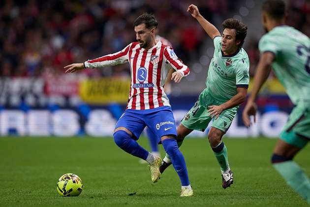 Alex Baena (Atletico de Madrid) controls the ball during the LaLiga EA Sports match between AtlÃ tico Madrid v Levante UD at Estadio Riyadh Air Metropolitano on November 8, 2025 in Madrid, Spain. (Photo by Manu Reino DeFodi Images) Alex Baena Atletico de Madrid controls the ball during the LaLiga EA Sports match between AtlÃ tico Madrid v Levante UD at Estadio Riyadh Air Metropolitano on November 8, 2025 in Madrid, Spain Photo by Manu Reino DeFodi Images