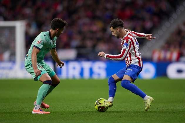 Alex Baena (Atletico de Madrid) controls the ball during the LaLiga EA Sports match between AtlÃ tico Madrid v Levante UD at Estadio Riyadh Air Metropolitano on November 8, 2025 in Madrid, Spain. (Photo by Manu Reino DeFodi Images) Alex Baena Atletico de Madrid controls the ball during the LaLiga EA Sports match between AtlÃ tico Madrid v Levante UD at Estadio Riyadh Air Metropolitano on November 8, 2025 in Madrid, Spain Photo by Manu Reino DeFodi Images