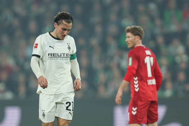 Rocco Reitz (Borussia Mönchengladbach) ist enttaeuscht waehrend des spiels der Bundesliga zwischen Borussia Mönchengladbach und 1. FC Köln, Stadion im Borussia-Park am 08. November 2025 in Mönchengladbach, Deutschland. (Foto von Oliver Kaelke DeFodi Images) +++ Rocco Reitz (Borussia Mönchengladbach) looks dejected during the Bundesliga match between Borussia Mönchengladbach and 1. FC Köln at Stadion im Borussia-Park on November 8, 2025 in Mönchengladbach, Germany. (Photo by Oliver Kaelke DeFodi Images) DFL regulations prohibit any use of photographs as image sequences and or quasi-video. (Photo by Oliver Kaelke DeFodi Images) Rocco Reitz Borussia Mönchengladbach is disappointed during the Bundesliga match between Borussia Mönchengladbach and 1 FC Köln, Stadion im Borussia Park on November 08, 2025 in Mönchengladbach, Germany Photo by Oliver Kaelke DeFodi Images Rocco Reitz Borussia Mönchengladbach looks dejected during the Bundesliga match between Borussia Mönchengladbach and 1 FC Köln at Stadion im Borussia Park on November 8, 2025 in Mönchengladbach, Germany Photo by Oliver Kaelke DeFodi Images DFL regulations prohibit any use of photographs as image sequences and or quasi video Photo by Oliver Kaelke DeFodi Images