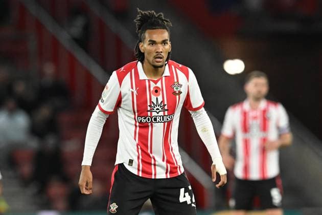 Southampton v Sheffield Wednesday EFL Sky Bet Championship 08 11 2025. Damion Downs (42) of Southampton during the EFL Sky Bet Championship match between Southampton and Sheffield Wednesday at the St Mary s Stadium, Southampton, England on 8 November 2025. Southampton St Mary s Stadium Hampshire England Editorial use only DataCo restrictions apply See www.football-dataco.com , Copyright: xGrahamxHuntx PSI-23189-0214