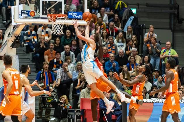 GER, easy Credit Basketball Bundesliga, Science City Jena Niners Chemnitz 08 11 2025, Sparkassen Arena, Jena, GER, easy Credit Basketball Bundesliga, Science City Jena Niners Chemnitz Joe Wieskamp Science City Jena, 10 Â Photo Alexander Trienitz Jena Sparkassen Arena Thueringen Germany