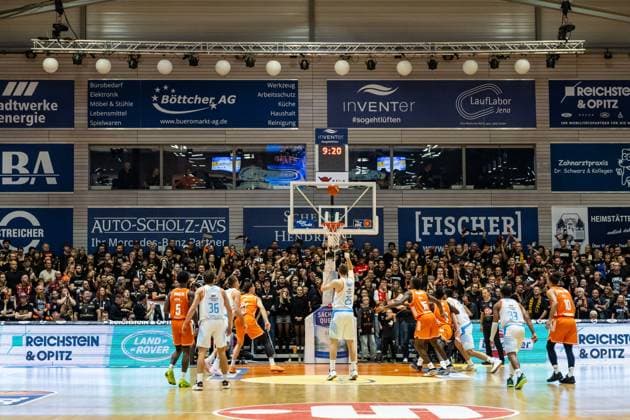 GER, easy Credit Basketball Bundesliga, Science City Jena Niners Chemnitz 08 11 2025, Sparkassen Arena, Jena, GER, easy Credit Basketball Bundesliga, Science City Jena Niners Chemnitz Lorenz Bank Science City Jena, 25 at a free throw Â Photo Alexander Trienitz Jena Sparkassen Arena Thueringen Germany
