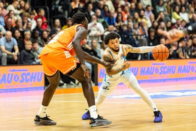 GER, easy Credit Basketball Bundesliga, Science City Jena Niners Chemnitz 08 11 2025, Sparkassen Arena, Jena, GER, easy Credit Basketball Bundesliga, Science City Jena Niners Chemnitz Tavian Dunn Martin Science City Jena, 0 Â Photo Alexander Trienitz Jena Sparkassen Arena Thueringen Germany