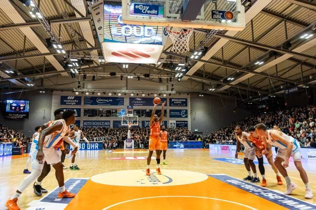 GER, easy Credit Basketball Bundesliga, Science City Jena Niners Chemnitz 08 11 2025, Sparkassen Arena, Jena, GER, easy Credit Basketball Bundesliga, Science City Jena Niners Chemnitz Nike Sibande Niners Chemnitz, 2 at a free throw Â Photo Alexander Trienitz Jena Sparkassen Arena Thueringen Germany