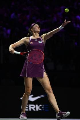 Aryna Sabalenka v Elena Rybakina - WTA, Tennis Damen Finals 2025 RIYADH, SAUDI ARABIA - NOVEMBER 8: Elena Rybakina of Kazakhstan in action against Aryna Sabalenka (not seen) in the Singles Final of the 2025 WTA Finals, part of the Hologic WTA Tour, at King Saud University Indoor Arena in Riyadh, Saudi Arabia, on November 8, 2025. Artur Widak Anadolu Riyadh Saudi Arabia. Editorial use only. Please get in touch for any other usage.  Copyright: x2025xAnadoluxArturxWidakx
