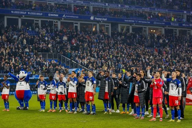 Final cheer of the HSV team in front of the North Stand Germany , Hamburg , Volksparkstadion , Football , 1 Bundesliga , Hamburger SV Borussia Dortmund
