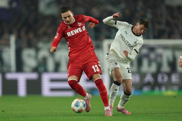 Said El Mala (1. FC Koeln) und Joe Scally (Borussia Mönchengladbach) im Zweikampf waehrend des spiels der Bundesliga zwischen Borussia Mönchengladbach und 1. FC Köln, Stadion im Borussia-Park am 08. November 2025 in Mönchengladbach, Deutschland. (Foto von Oliver Kaelke DeFodi Images) +++ Said El Mala (1. FC Koeln) und Joe Scally (Borussia Mönchengladbach) battle for the ball during the Bundesliga match between Borussia Mönchengladbach and 1. FC Köln at Stadion im Borussia-Park on November 8, 2025 in Mönchengladbach, Germany. (Photo by Oliver Kaelke DeFodi Images) DFL regulations prohibit any use of photographs as image sequences and or quasi-video. (Photo by Oliver Kaelke DeFodi Images) Said El Mala 1 FC Koeln and Joe Scally Borussia Mönchengladbach in a duel during the Bundesliga match between Borussia Mönchengladbach and 1 FC Köln, Stadion im Borussia Park on November 08, 2025 in Mönchengladbach, Germany, Germany Photo by Oliver Kaelke DeFodi Images Said El Mala 1 FC Koeln and Joe Scally Borussia Mönchengladbach battle for the ball during the Bundesliga match between Borussia Mönchengladbach and 1 FC Köln at Stadion im Borussia Park on November 8, 2025 in Mönchengladbach, Germany Photo by Oliver Kaelke DeFodi Images DFL regulations prohibit any use of photographs as image sequences and or quasi video Photo by Oliver Kaelke DeFodi Images