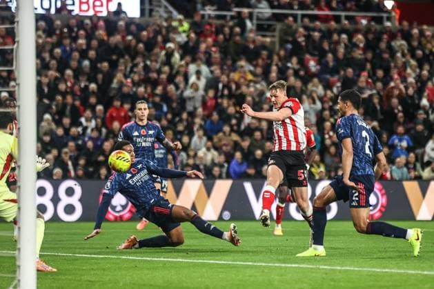 Premier League Sunderland v Arsenal Daniel Ballard of Sunderland scores to make it 1-0 during the Premier League match Sunderland vs Arsenal at Stadium Of Light, Sunderland, United Kingdom, 8th November 2025 (Photo by Alfie Cosgrove News Images) Sunderland Stadium Of Light Tyne and Wear United Kingdom Copyright: xAlfiexCosgrove NewsxImagesx