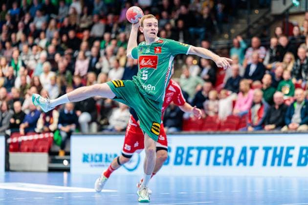 Florian Kranzmann GWD Minden, 05 on seven-meter 7-meter throw GER, GWD Minden vs MT Melsungen, Handball, 1 Bundesliga, Matchday 11, Season 2025 2026, 08 11 2025 GER, GWD Minden vs MT Melsungen, Handball, 1 Bundesliga, Matchday 11, Season 2025 2026, 08 11 2025 Luebbecke Copyright: xEibner-Pressefoto JanxRollingerx EP_JSK