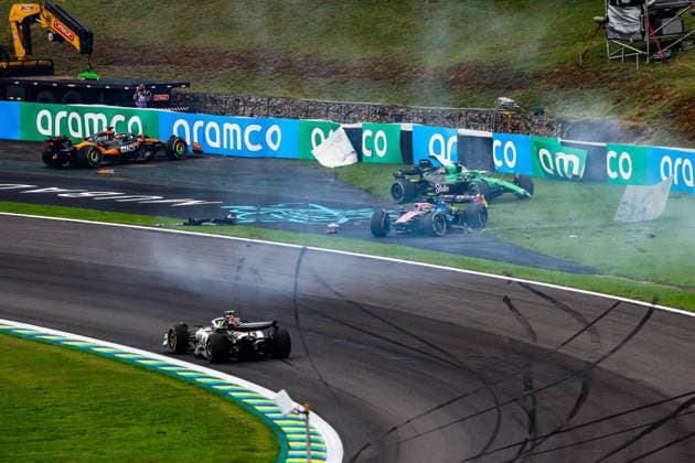 F1 - SAO PAULO GRAND PRIX 2025 27 HULKENBERG Nico (ger), Stake F1 Team Kick C45, 81 PIASTRI Oscar (aus), McLaren F1 Team MCL39, action crash, accident, COLAPINTO Franco (arg), Alpine F1 Team A525, during the 2025 Formula 1 Grande Premio de Sao Paulo, 2025 Sao Paulo Grand Prix, 21th round of the 2025 FIA Formula One World Championship, WM, Weltmeisterschaft from November 7 to 9, 2025 on the Interlagos, in Sao Paulo, Brazil - Sao PauloBrazil Copyright: xFLORENTxGOODENx
