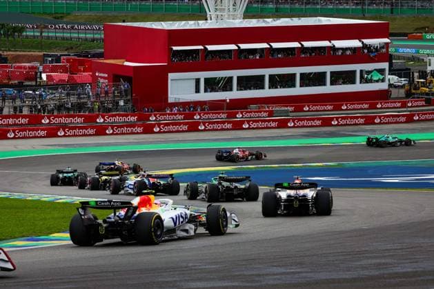 F1 - SAO PAULO GRAND PRIX 2025 Restart of the race: LAWSON Liam (nzl), Visa Cash App RB F1 Team VCARB02, during the 2025 Formula 1 Grande Premio de Sao Paulo, 2025 Sao Paulo Grand Prix, 21th round of the 2025 FIA Formula One World Championship, WM, Weltmeisterschaft from November 7 to 9, 2025 on the Interlagos, in Sao Paulo, Brazil - Sao PauloBrazil  Copyright: xFLORENTxGOODENx