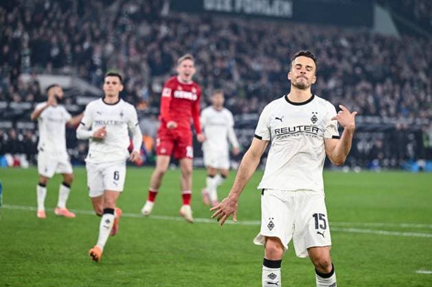 08 11 2025, Football, 1 Bundesliga, Matchday 11 Season 2025 2026, Borussia Mönchengladbach 1 FC Köln, Haris TabakoviÄ‡ Borussia Mönchengladbach after the missed penalty, xRHR FOTO TKx Copyright: RHR-FOTOx RHR-FOTO TK